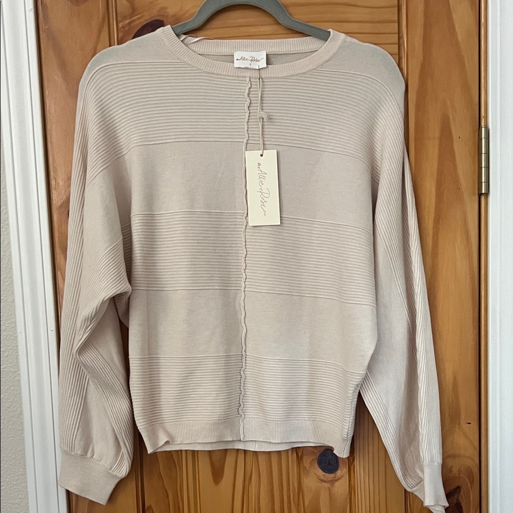 Allie Rose cream pullover  Sweater S